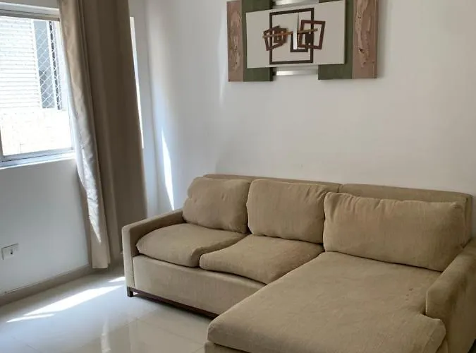 Apto confortável com 2 quartos a 300mt da praia. Guarujá
